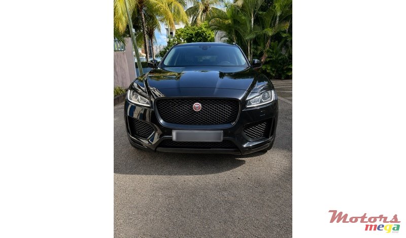 2019' Jaguar F-Pace photo #5