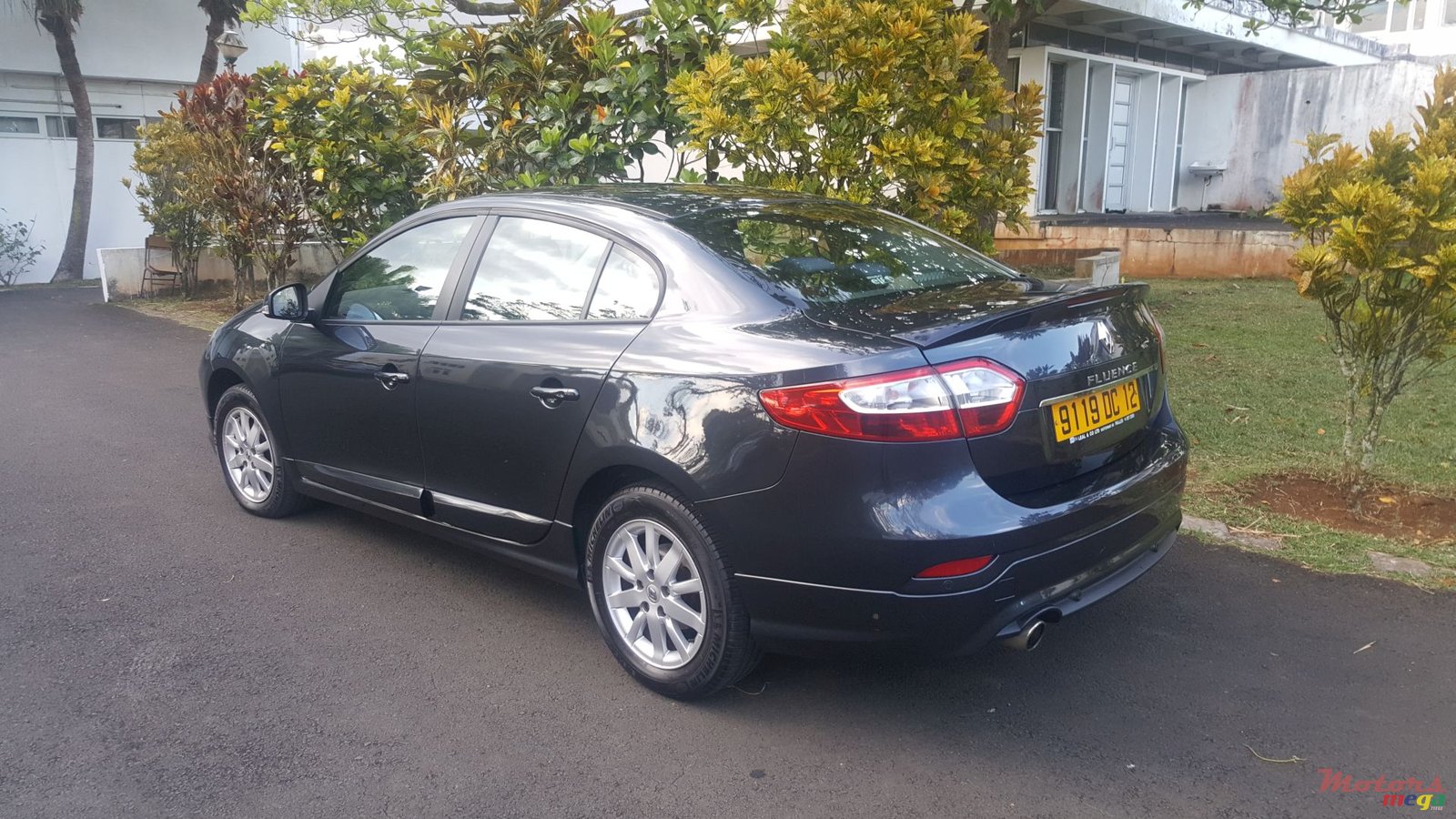 2012' Renault Fluence photo #2