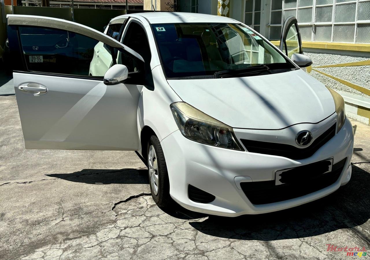 2012' Toyota Vitz photo #2
