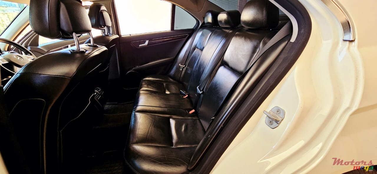 2011' Mercedes-Benz C 180 photo #6