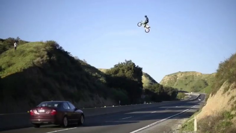 Man jumps a California freeway with his motorcycle and lands in trouble