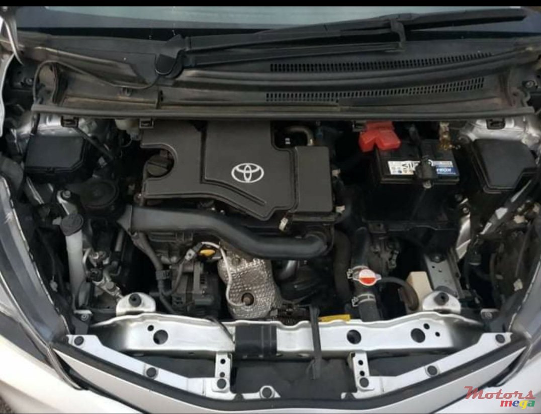 2015' Toyota Vitz photo #5