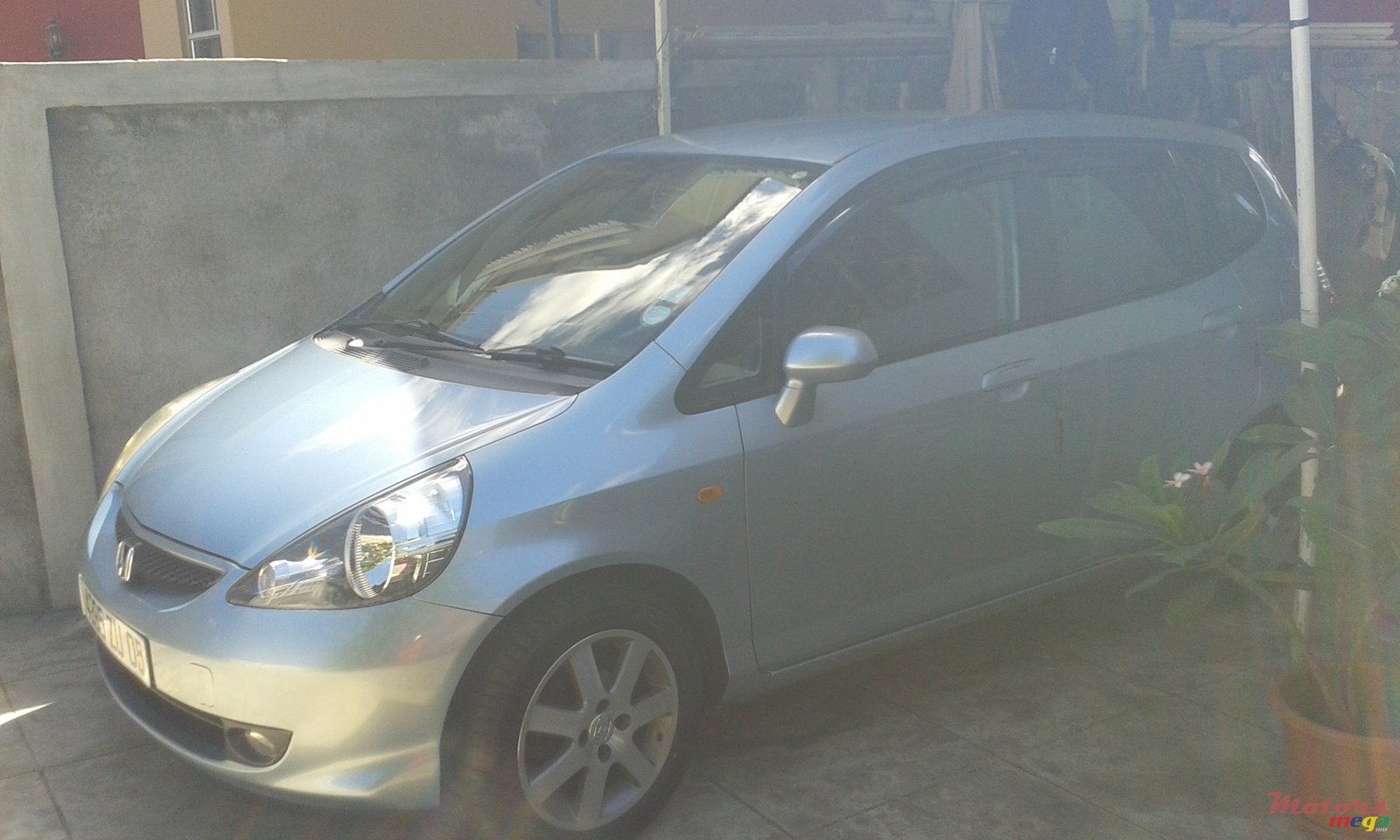 2005' Honda Fit photo #1