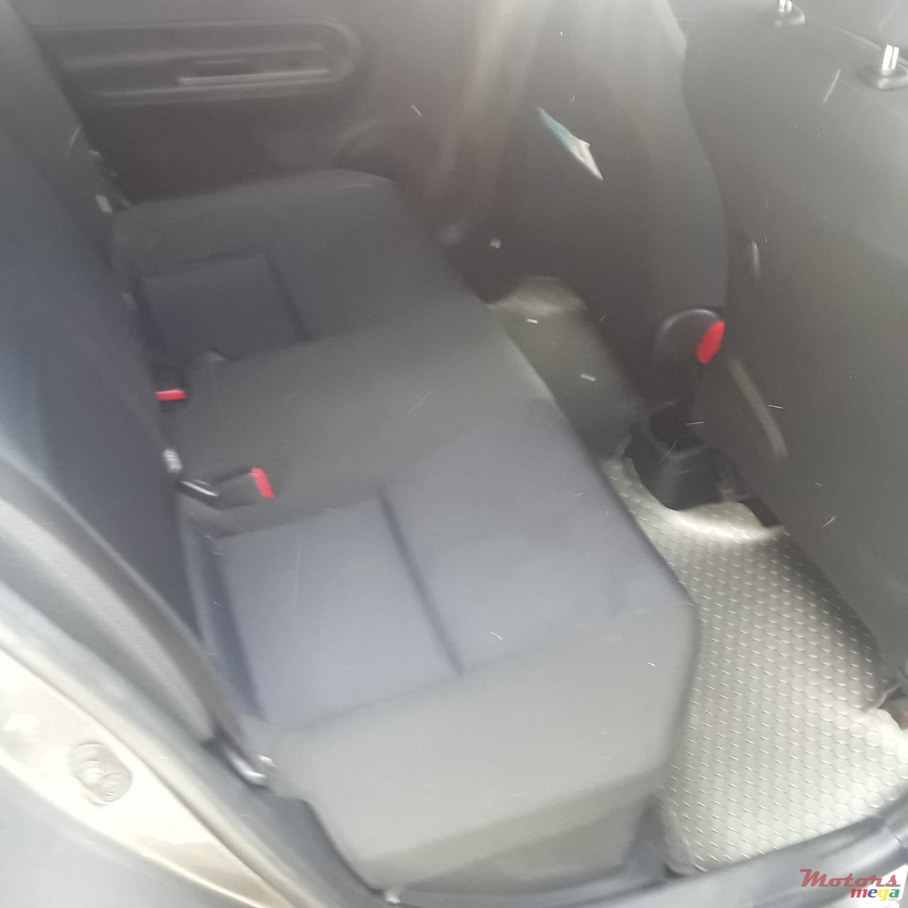 2017' Toyota Aqua photo #5