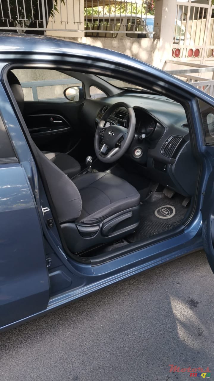 2016' Kia Rio photo #2