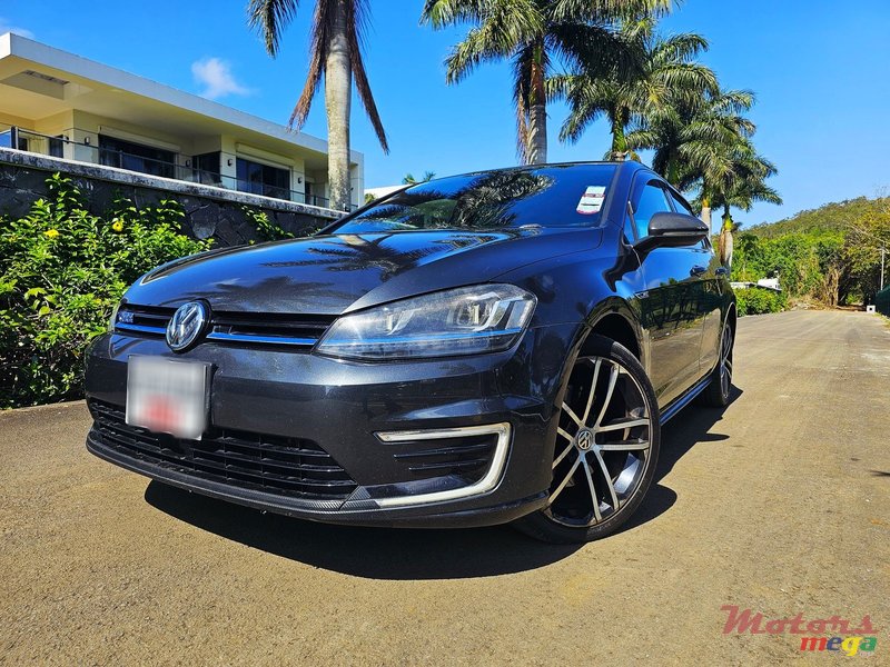 2016' Volkswagen Golf 7 GTE 1.4 TSI photo #1