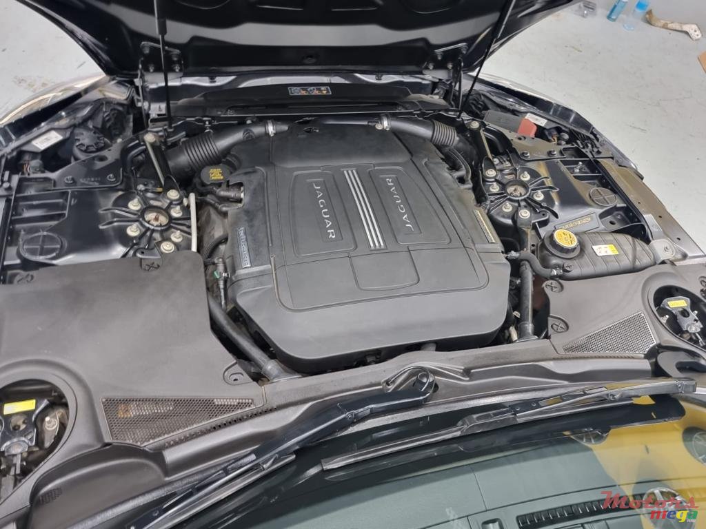 2015' Jaguar F-Type photo #6