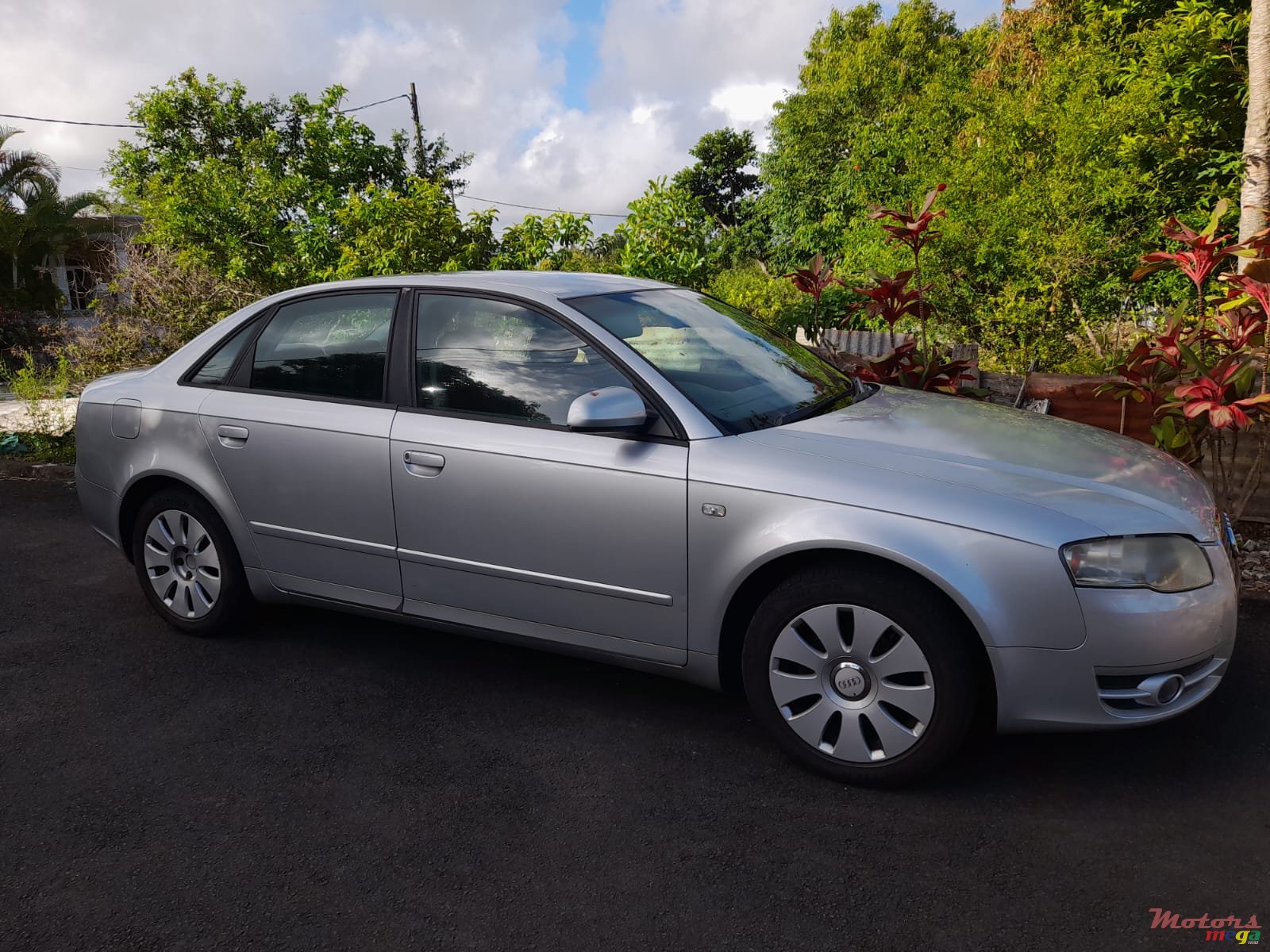 2010' Audi A4 Sedan photo #1