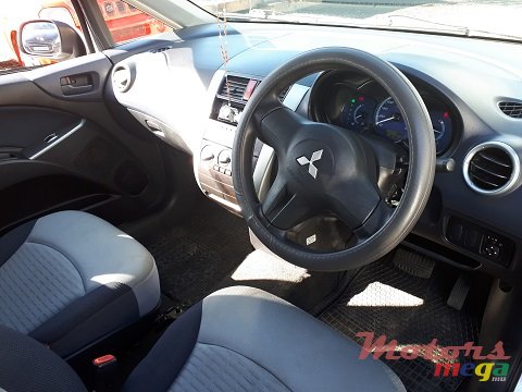 2005' Mitsubishi Colt photo #7