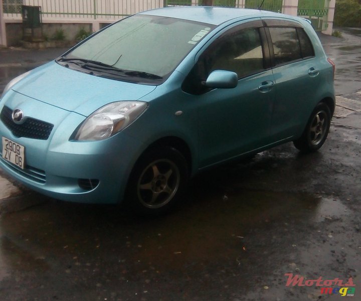 2006' Toyota Vitz photo #1