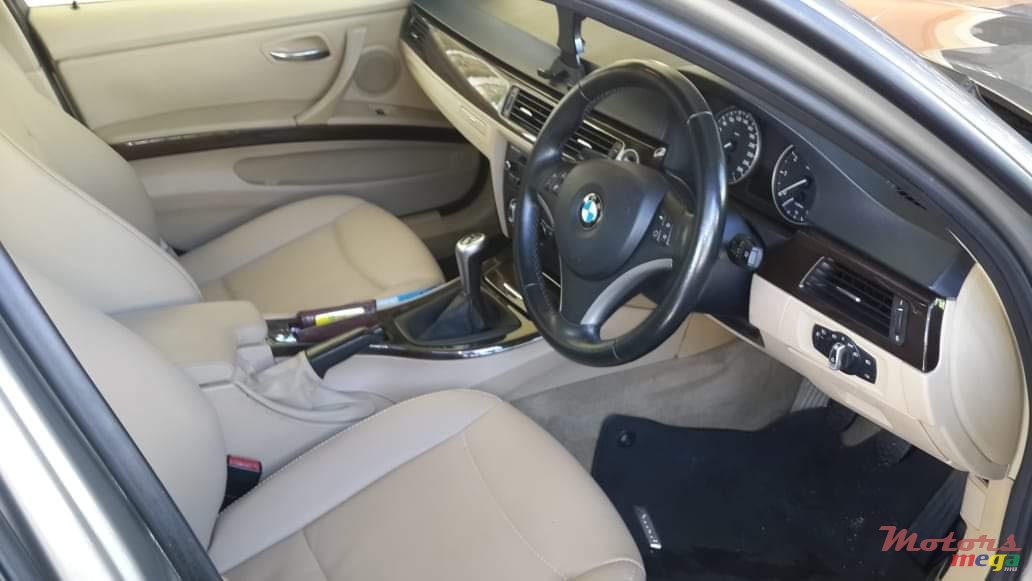 2011' BMW 3 Series photo #5