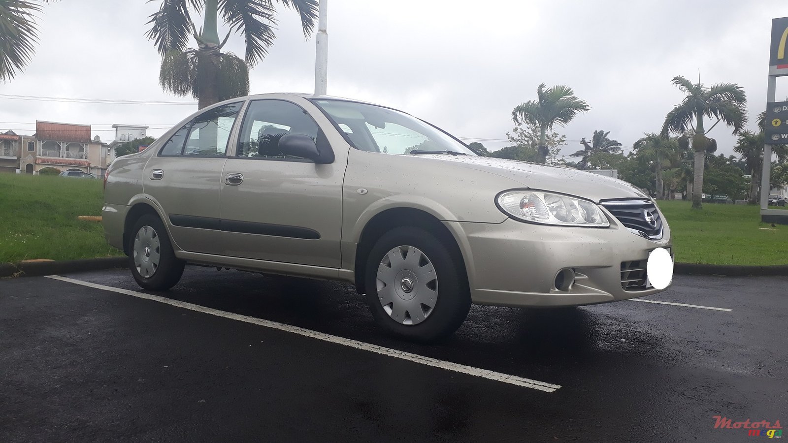 2011' Nissan Sunny photo #1