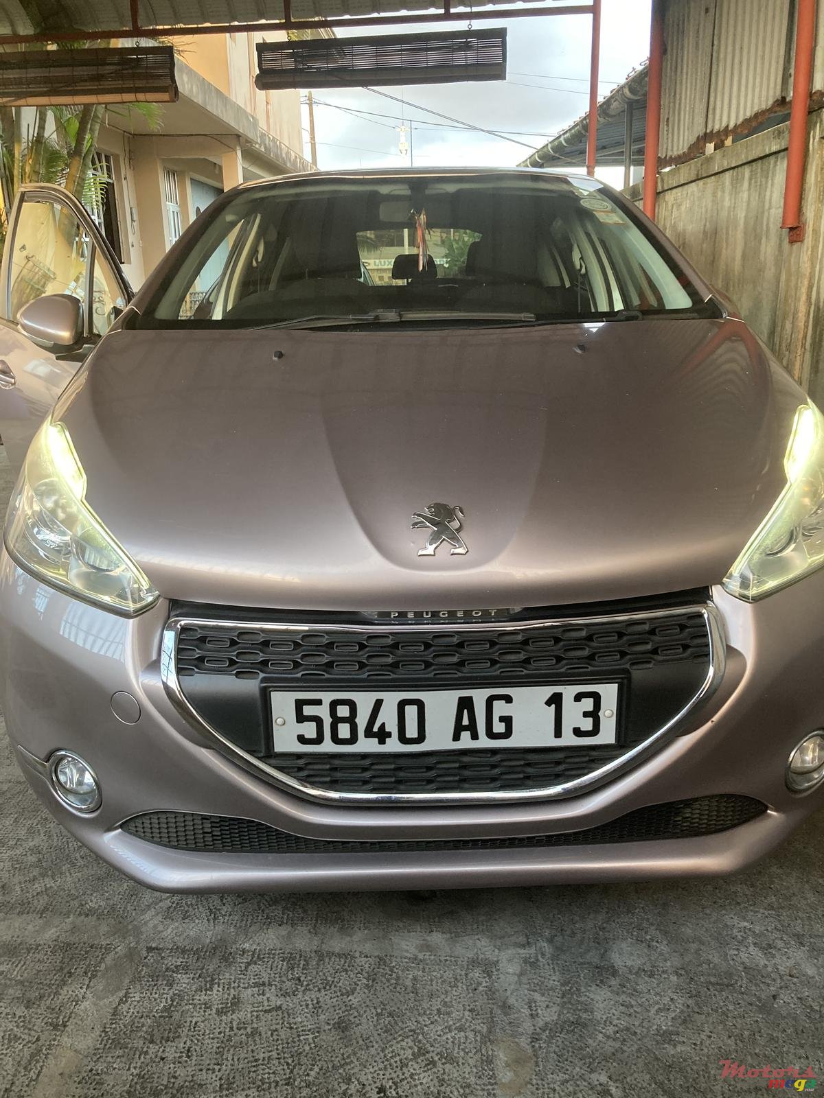2013' Peugeot 208 photo #4
