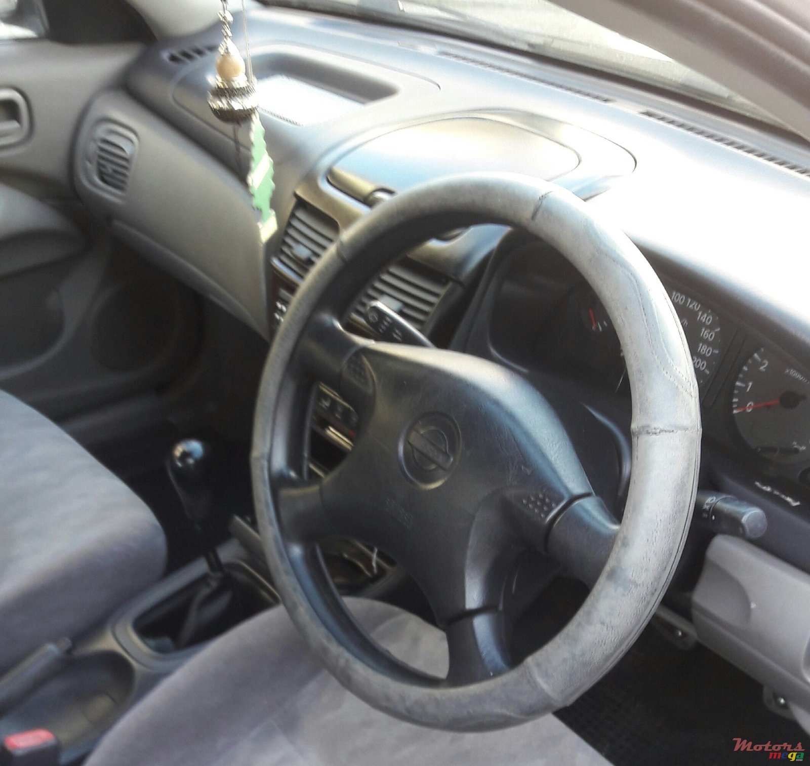 2001' Nissan photo #7