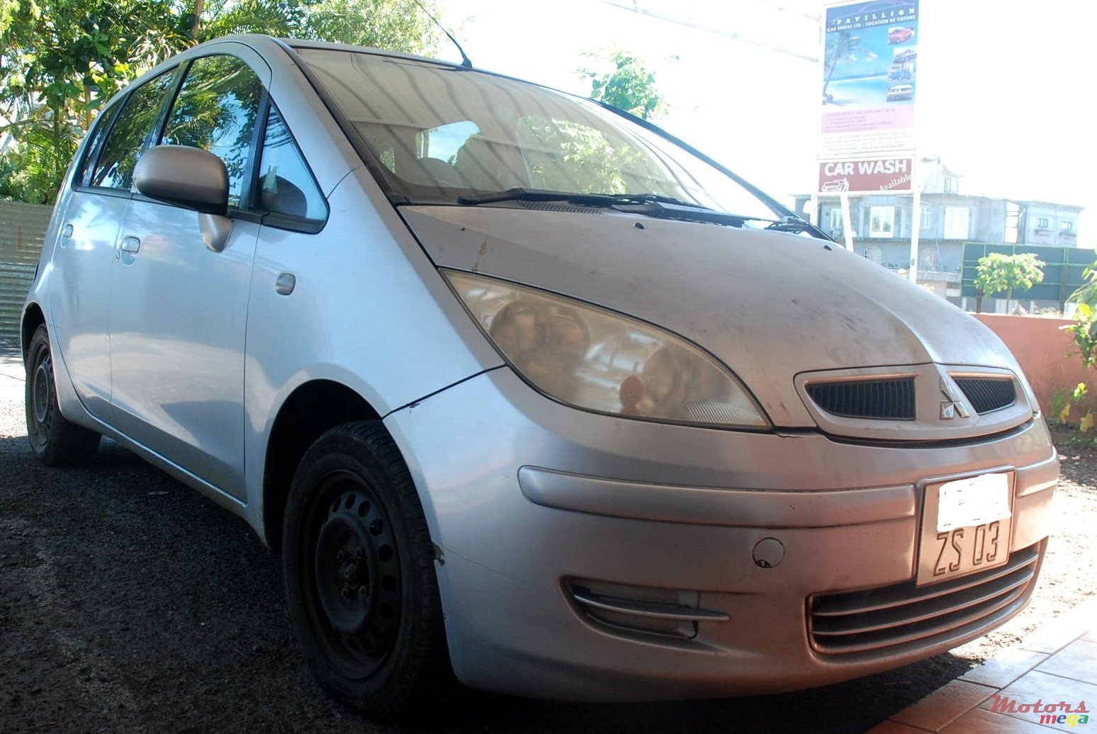 2003' Mitsubishi Colt photo #2