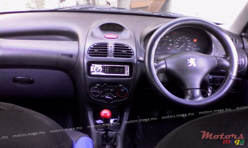 2001' Peugeot photo #3