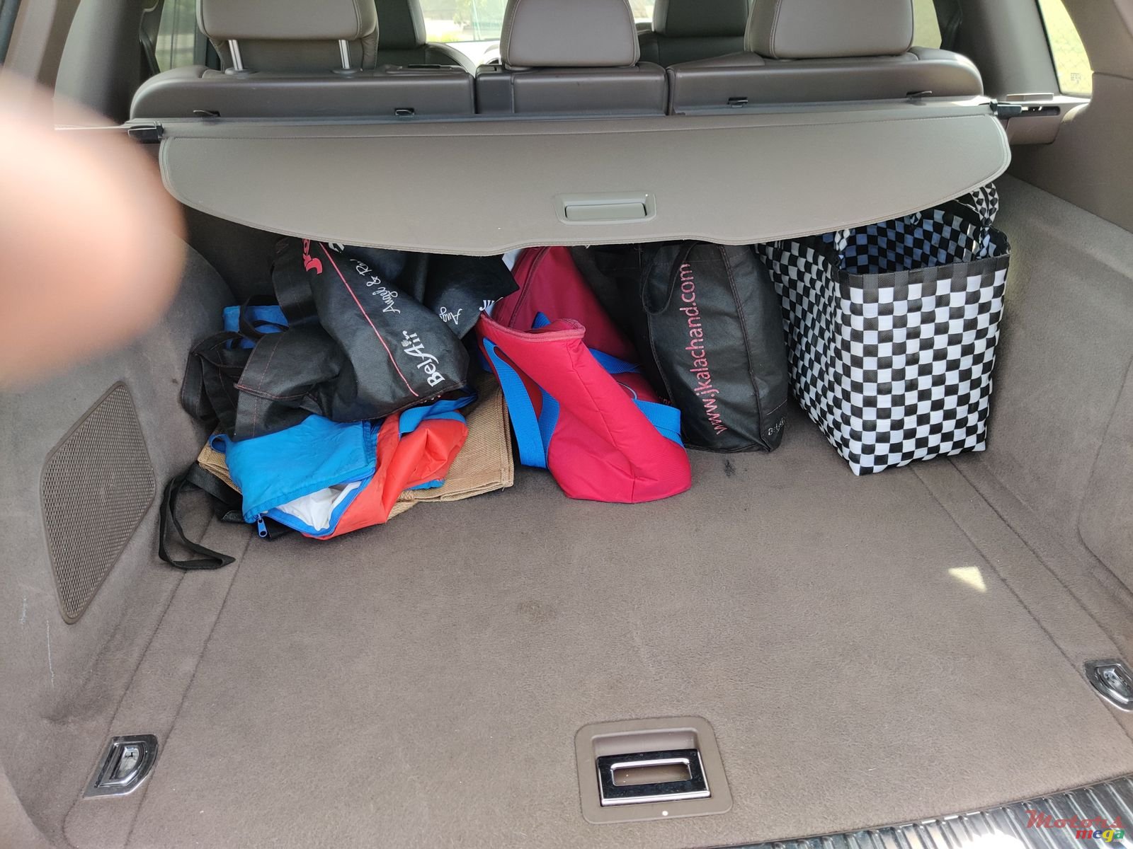 2011' Porsche Cayenne S Hybrid photo #5