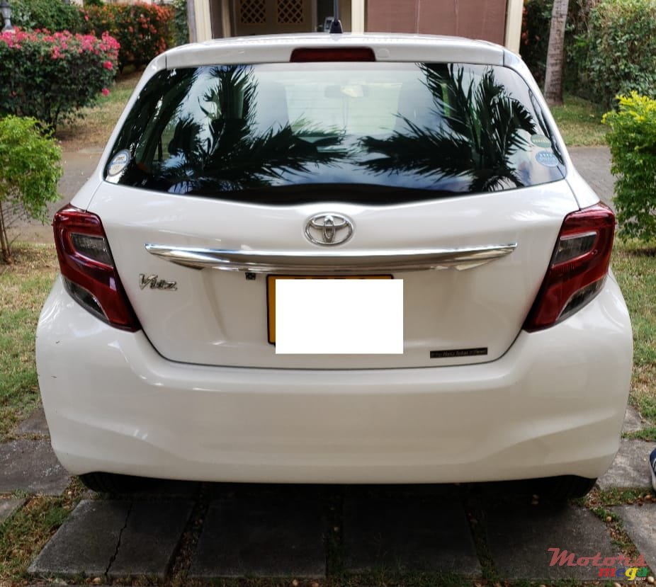 2016' Toyota Vitz photo #2