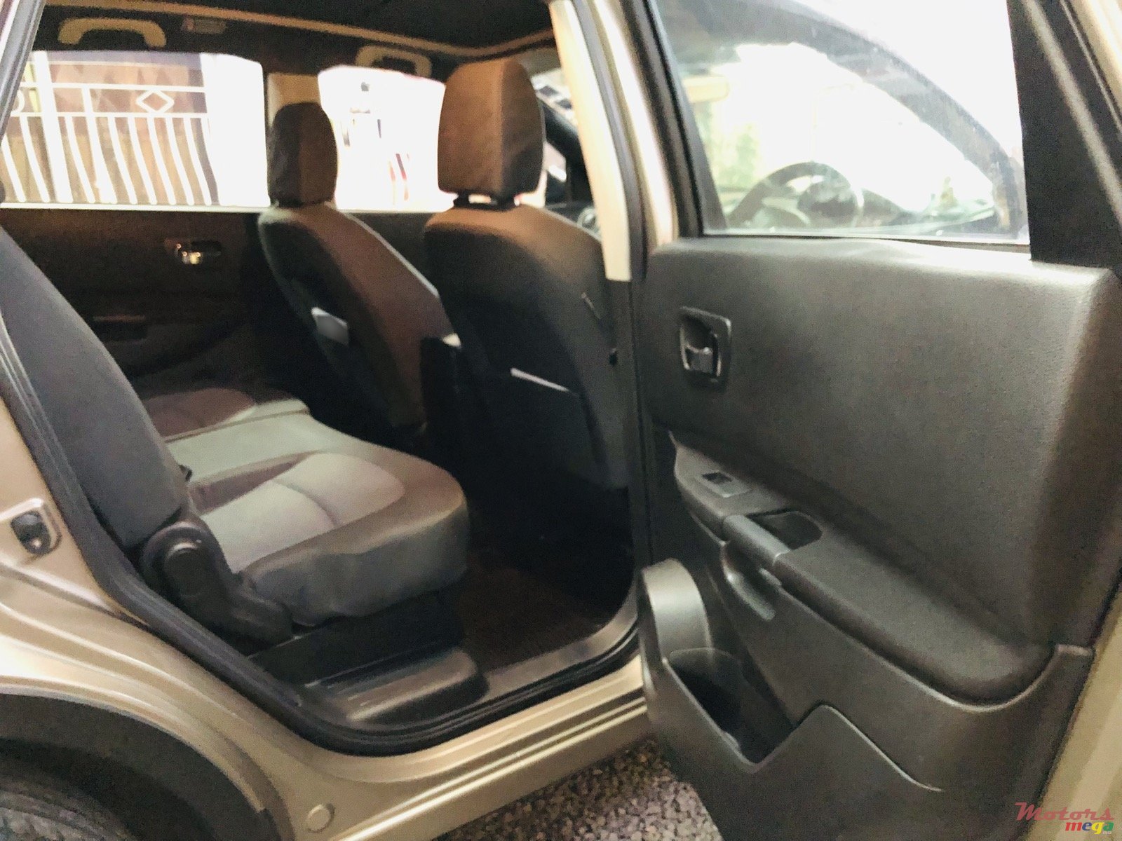 2010' Nissan Qashqai+2 photo #4