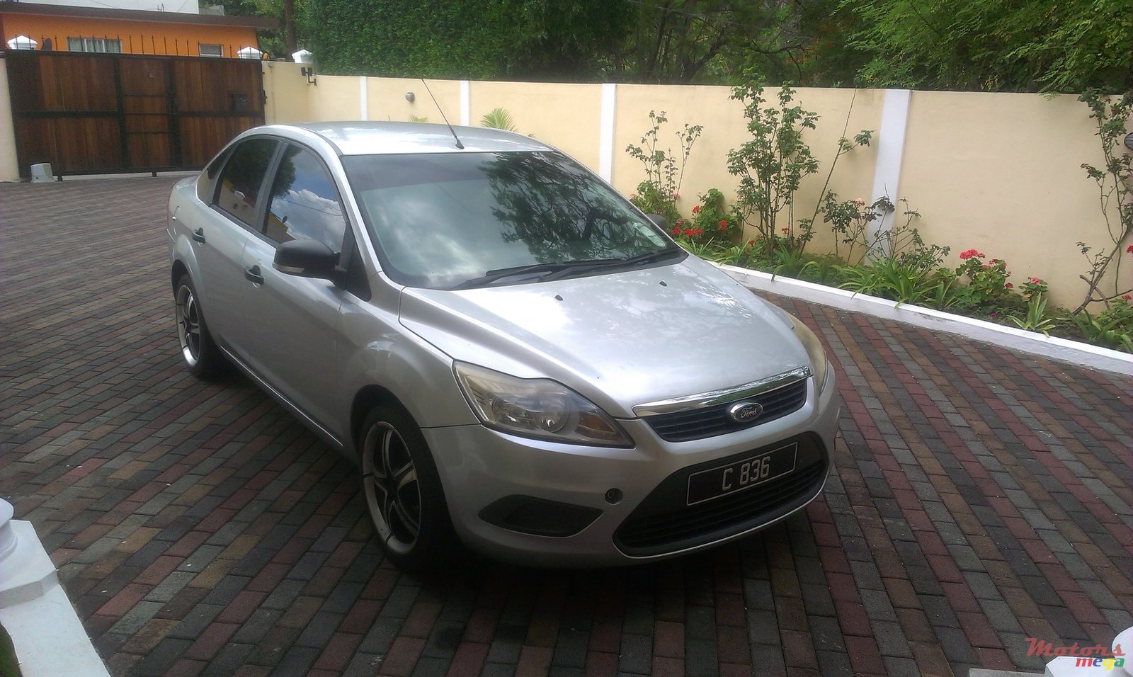 2009' Ford Focus photo #1