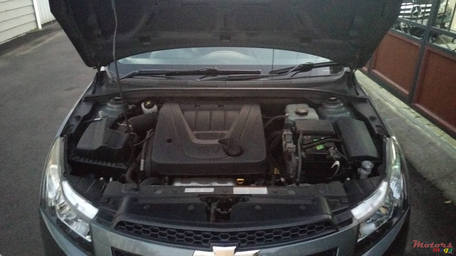 2011' Chevrolet Cruze photo #4