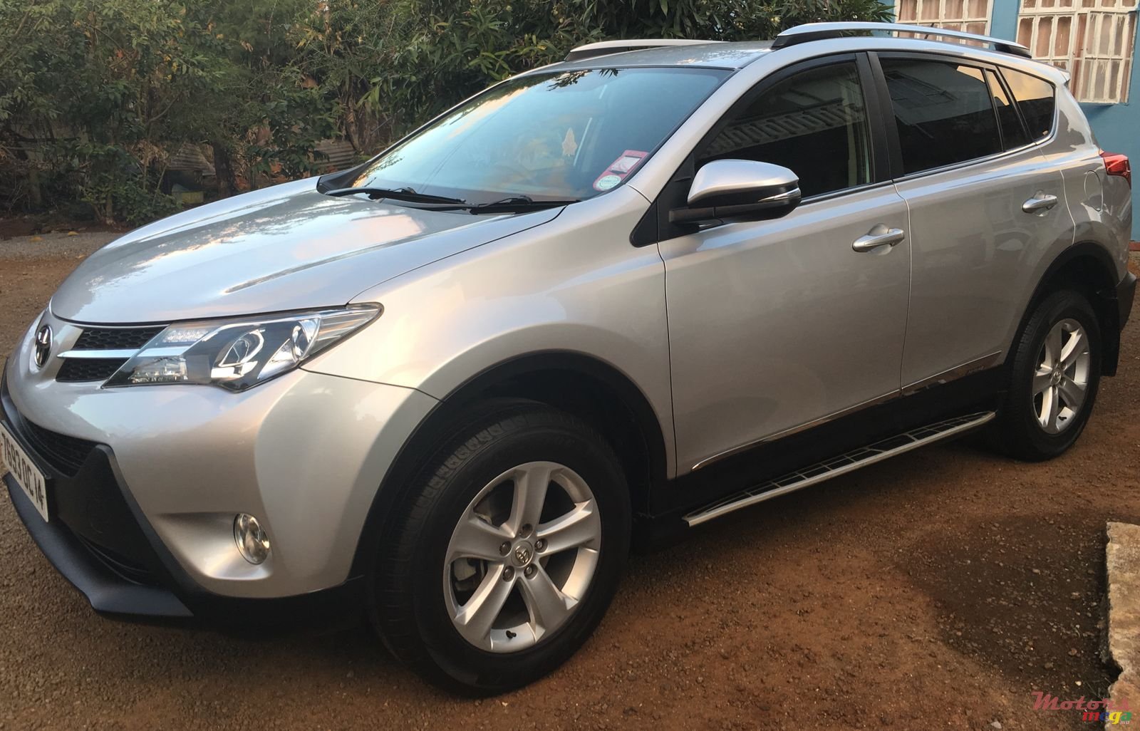 2014' Toyota RAV4 photo #2