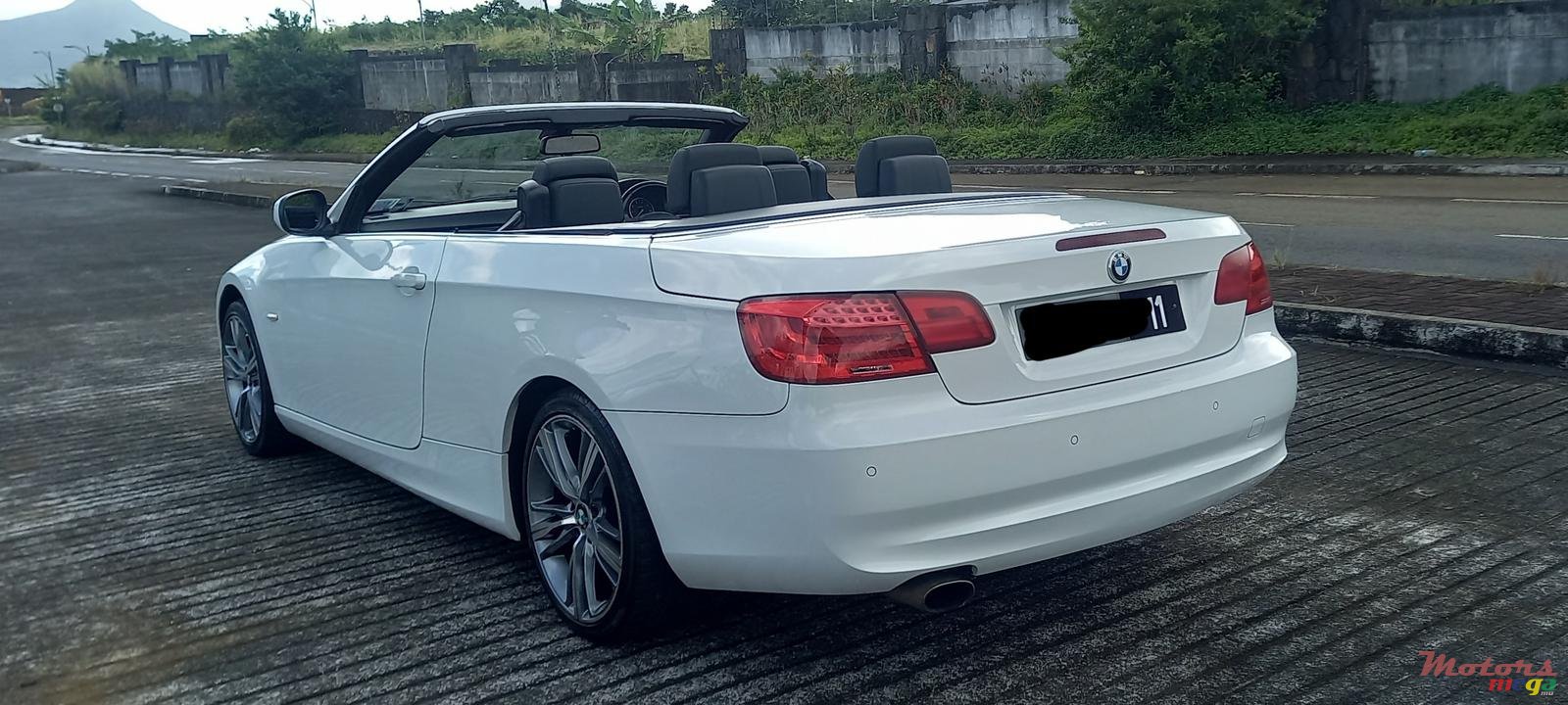 2011' BMW 3 Series Convertible E93 photo #4