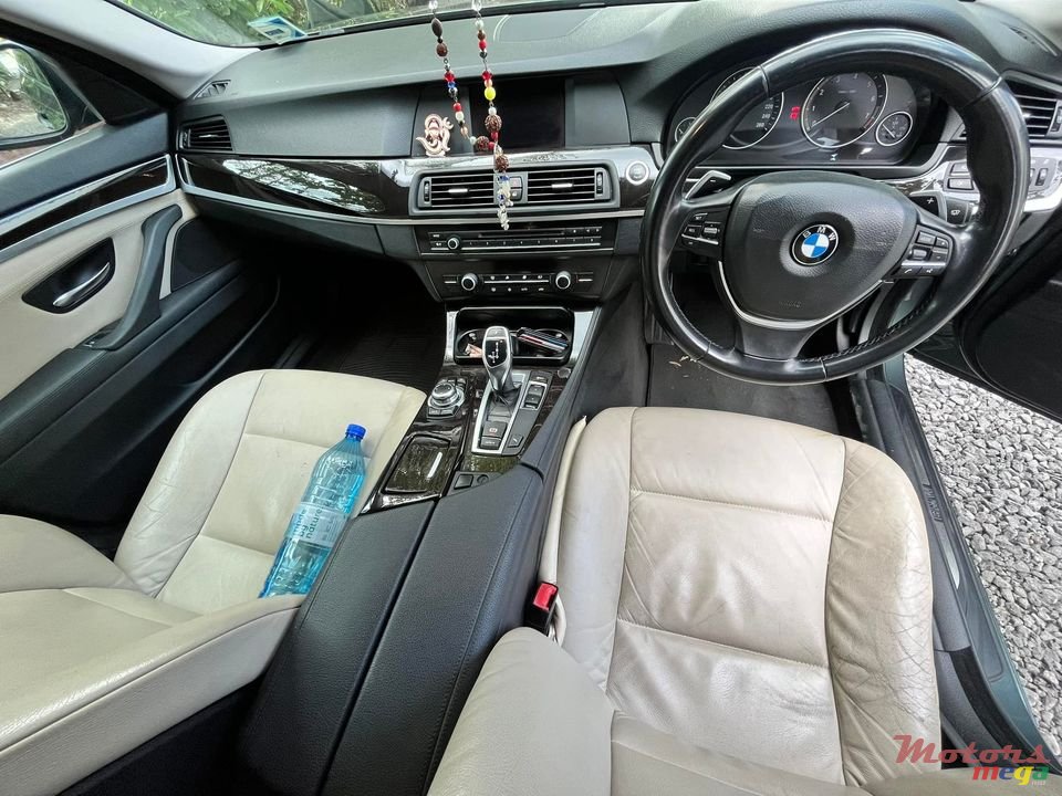 2011' BMW 523 photo #3