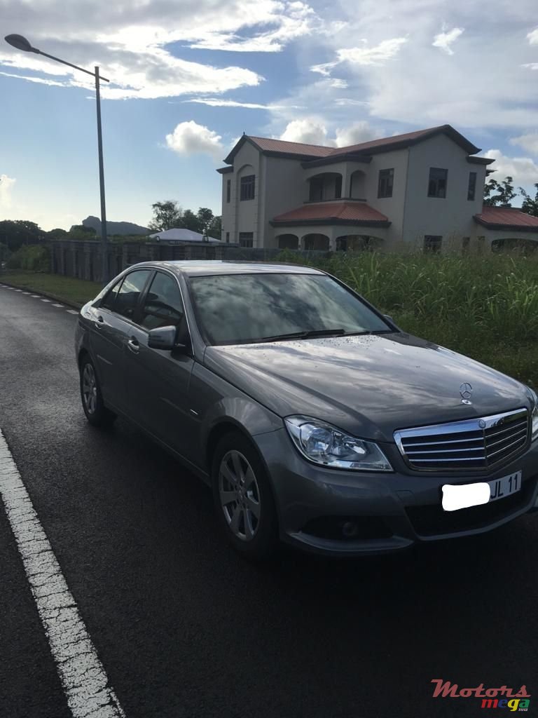2011' Mercedes-Benz C-Class photo #2
