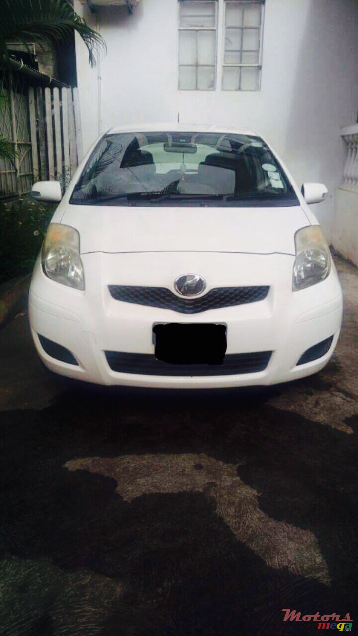 2008' Toyota Vitz photo #1