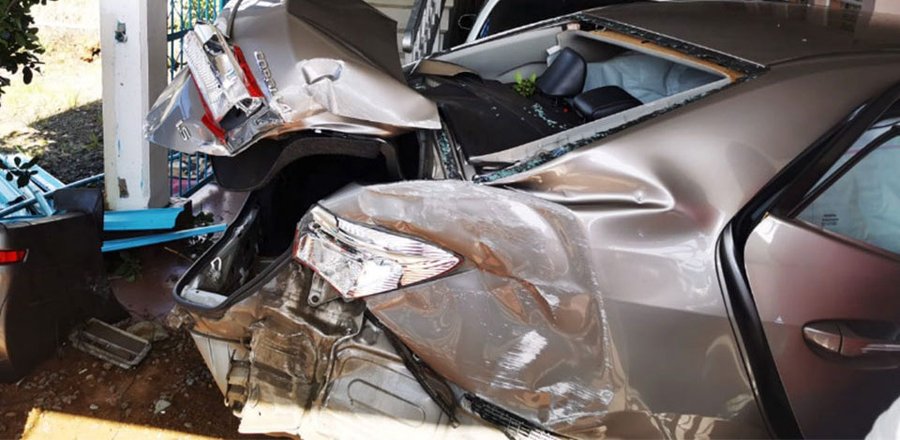 «Careless driving»: une Toyota Corolla termine sa course à l’intérieur d’une maison