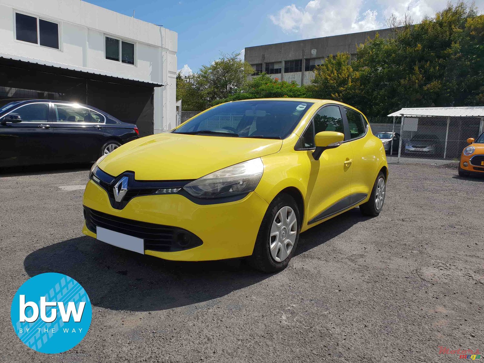 2015' Renault Clio photo #2