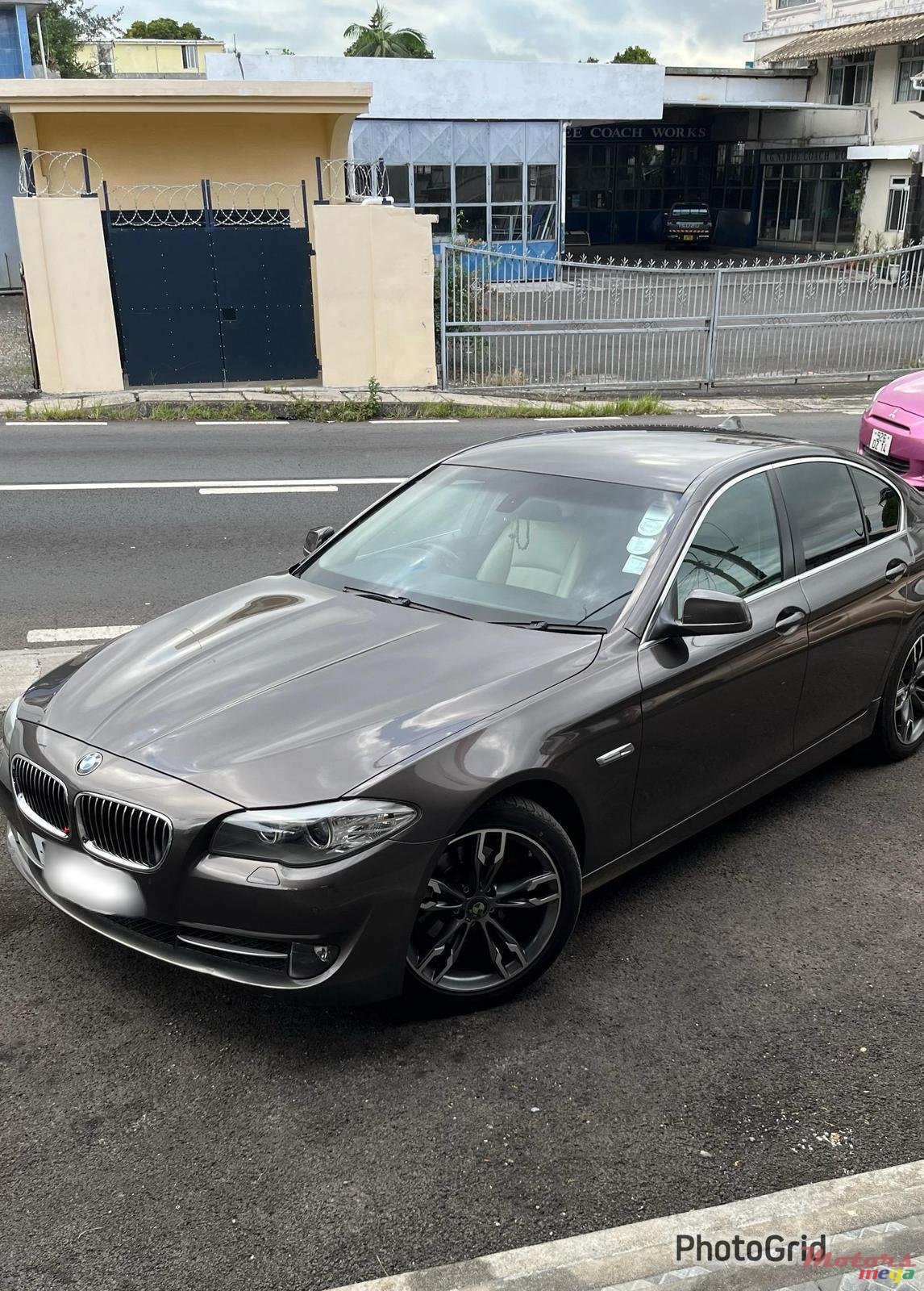 2011' BMW 523 photo #1