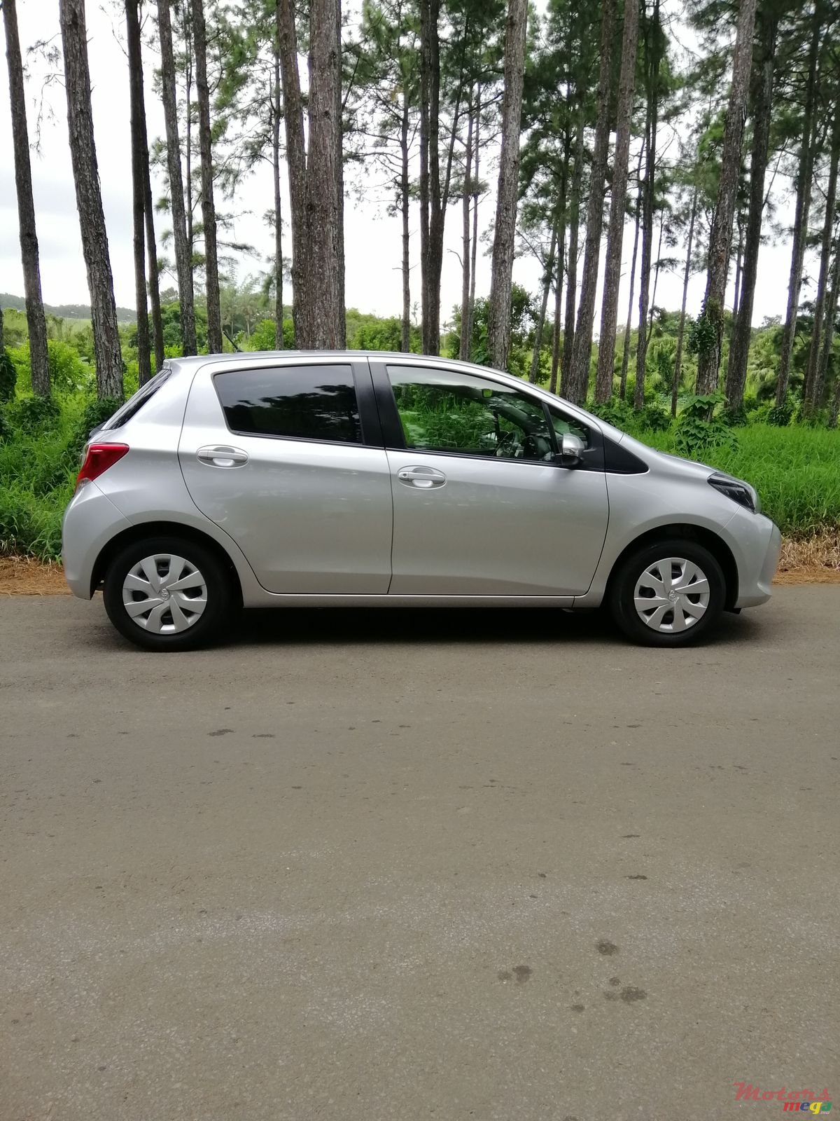 2014' Toyota Vitz photo #3