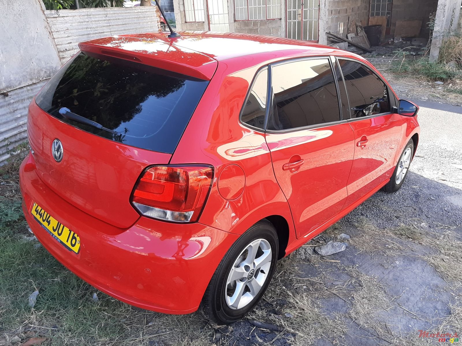 2016' Volkswagen Polo photo #1