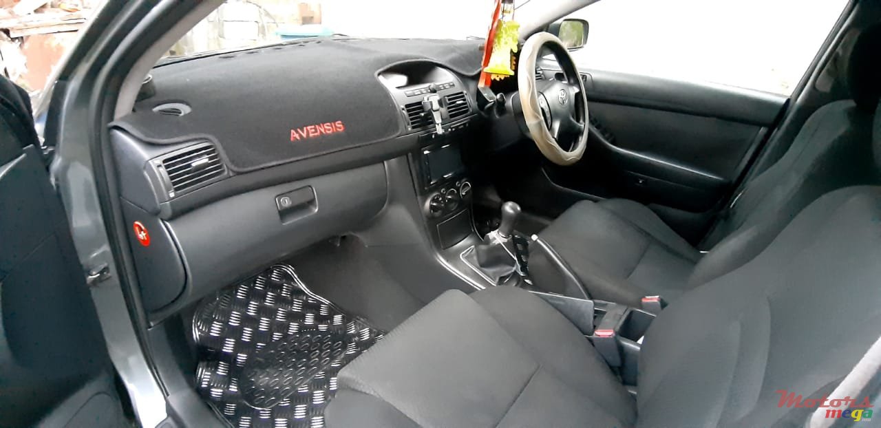 2006' Toyota Avensis photo #7