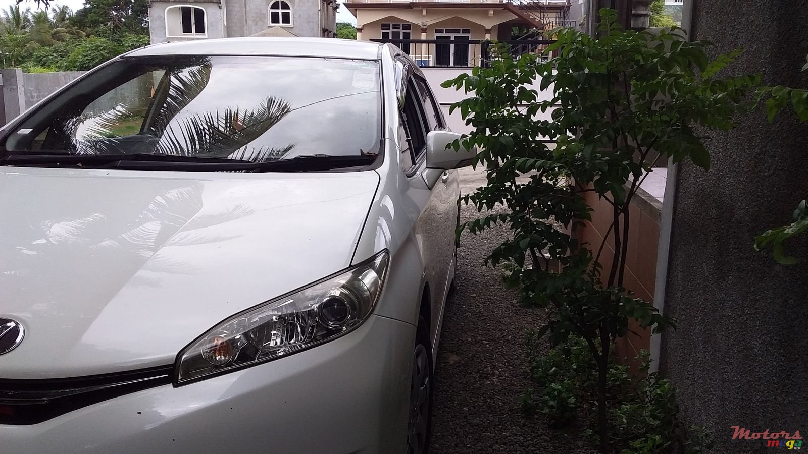 2013' Toyota Fielder photo #2