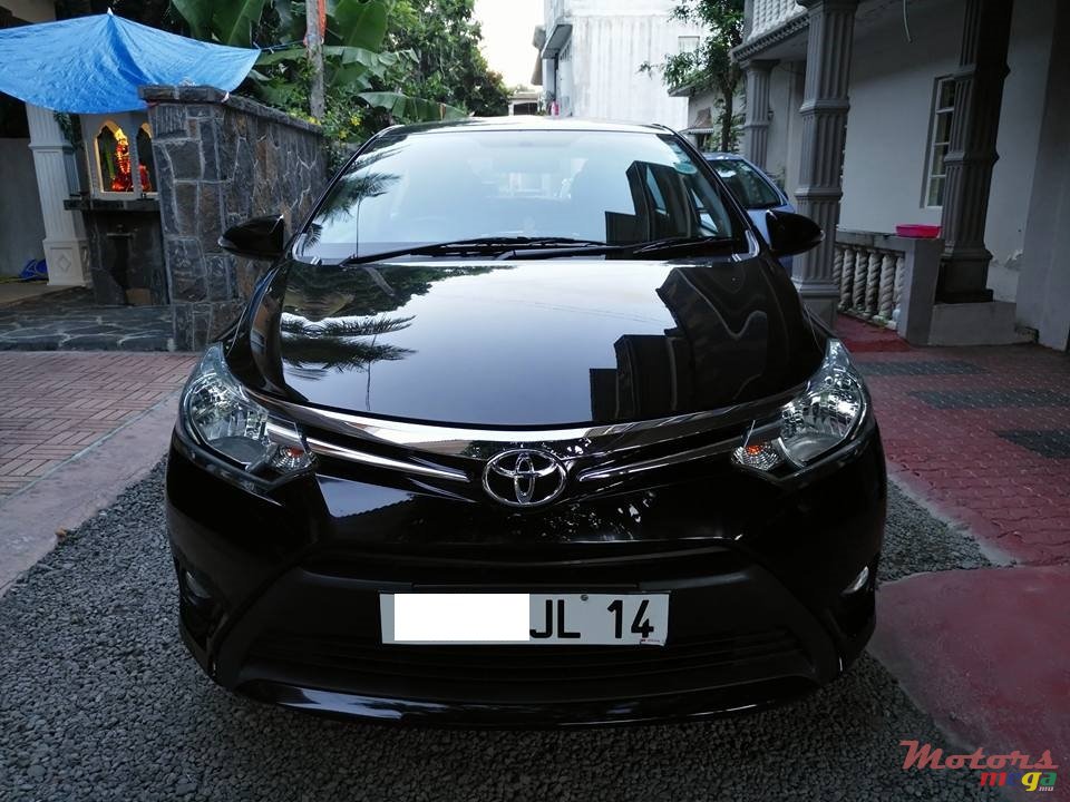 2014' Toyota Yaris photo #1