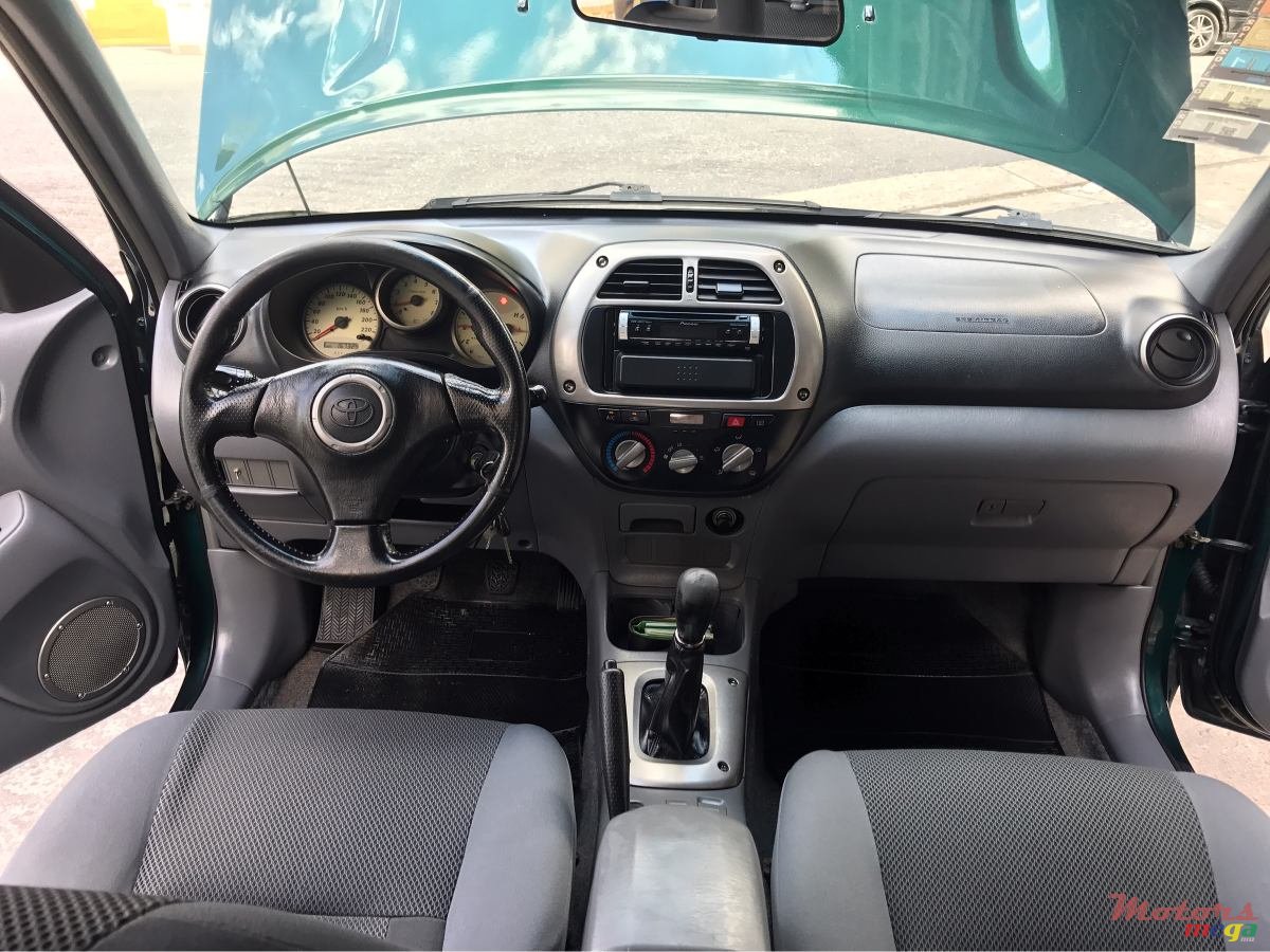 2001' Toyota RAV4 2.0 photo #3