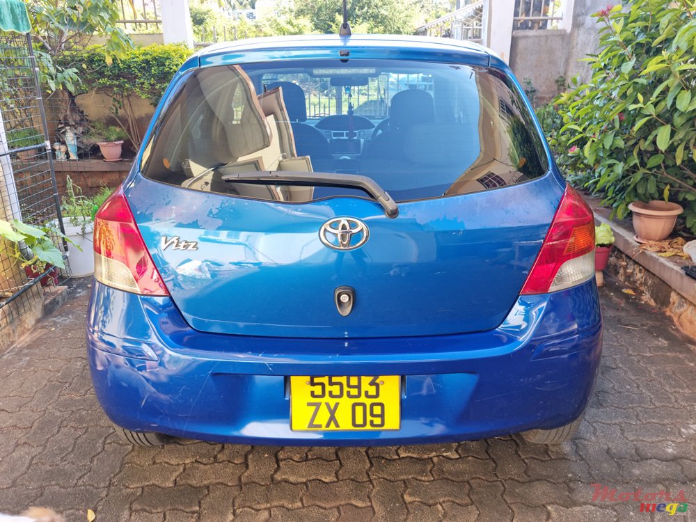 2009' Toyota Vitz photo #4