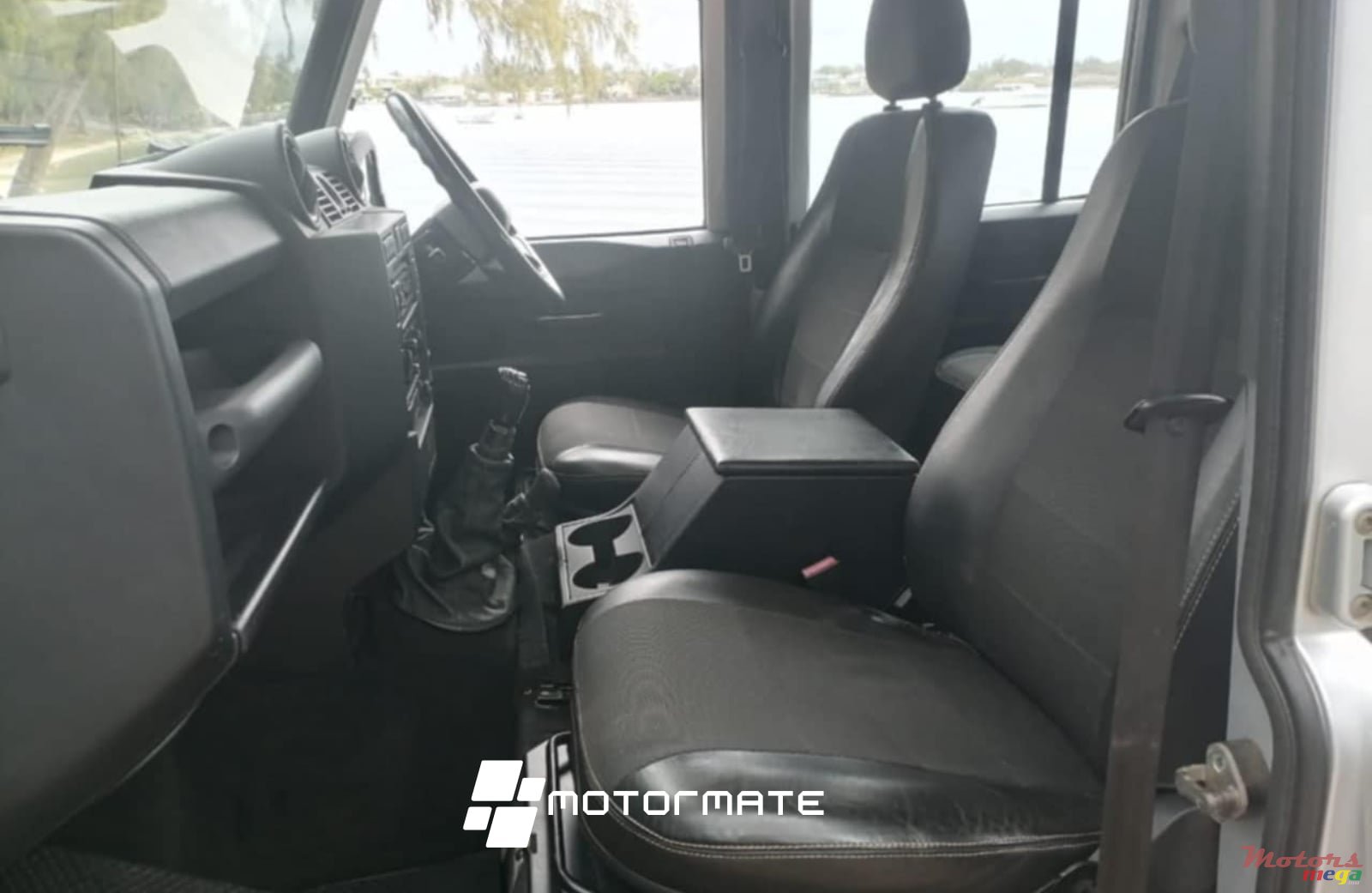 2015' Land Rover Defender 110 photo #5