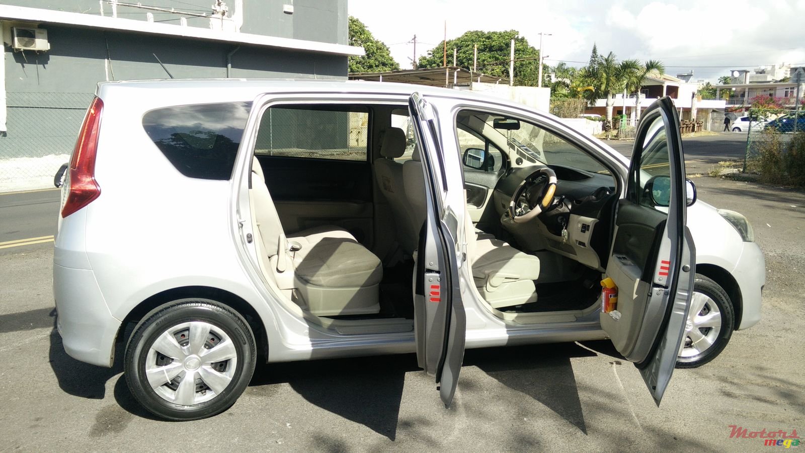 2010' Toyota photo #7