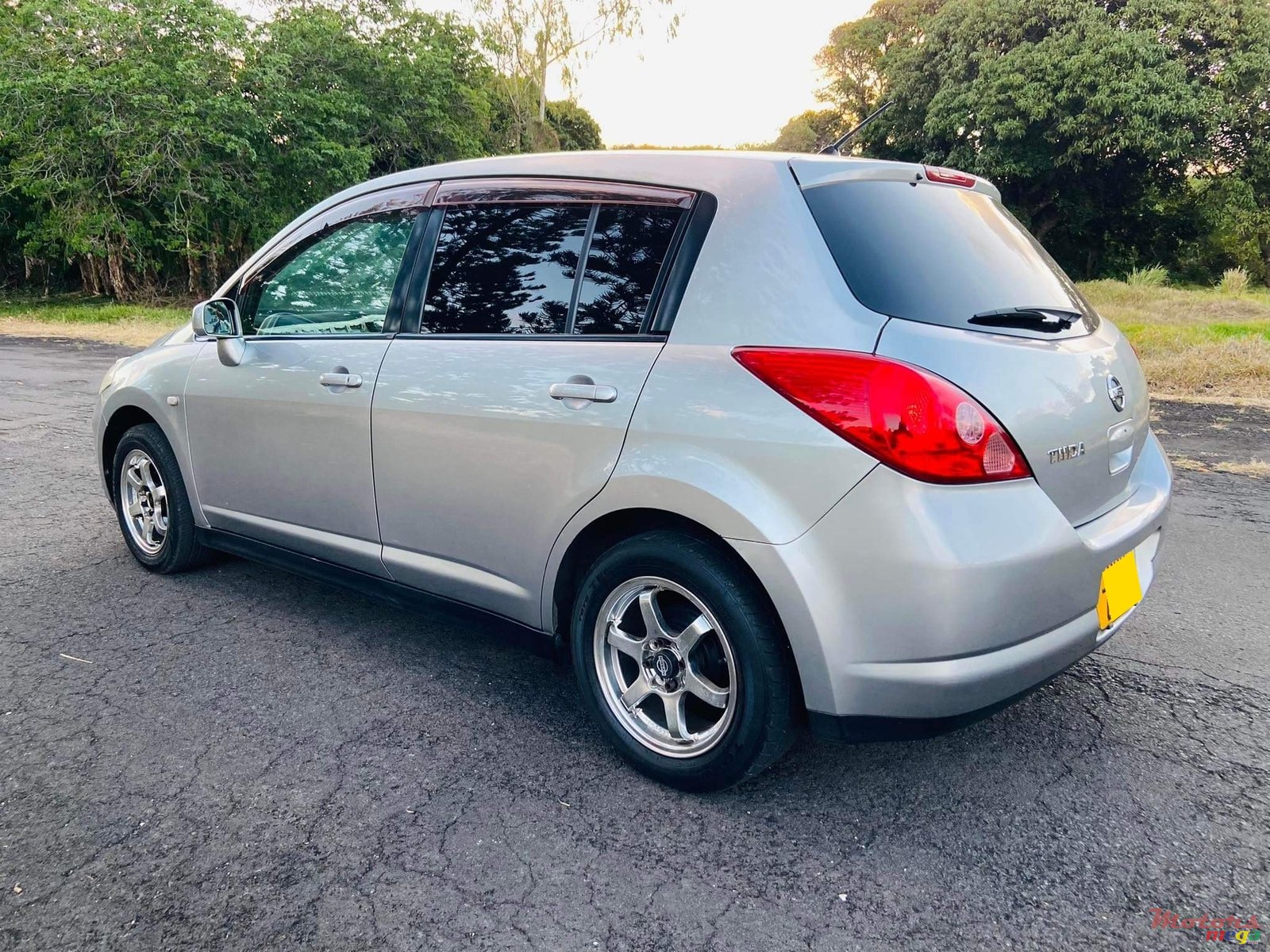 2006' Nissan Tiida photo #1