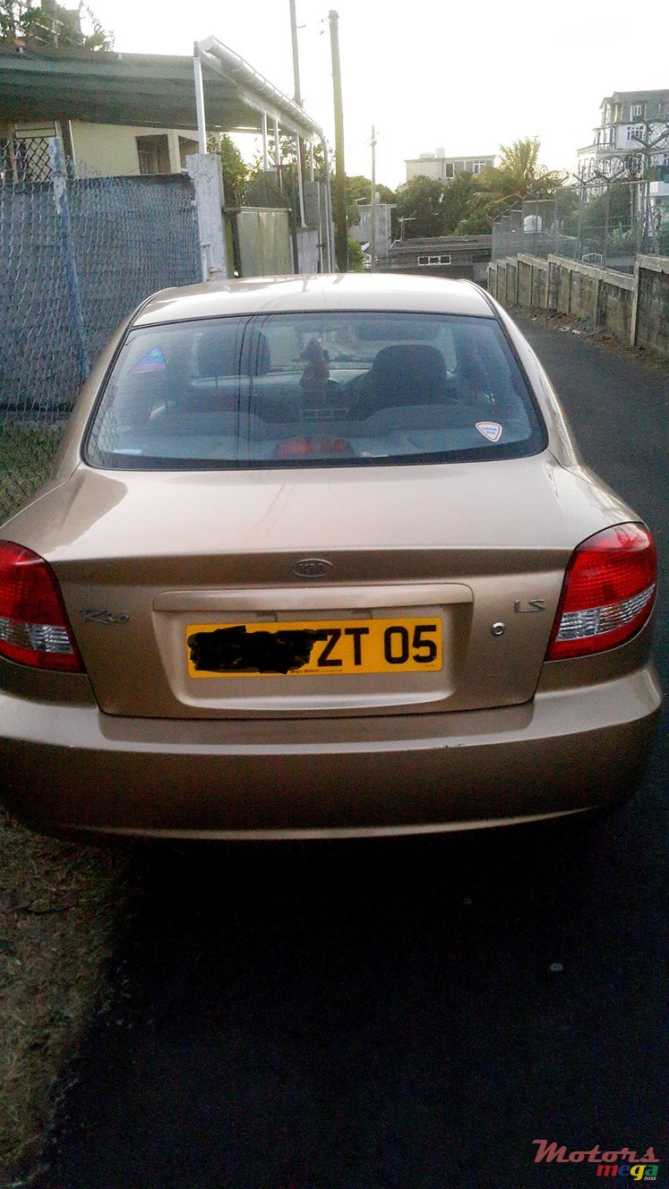 2005' Kia Rio photo #2