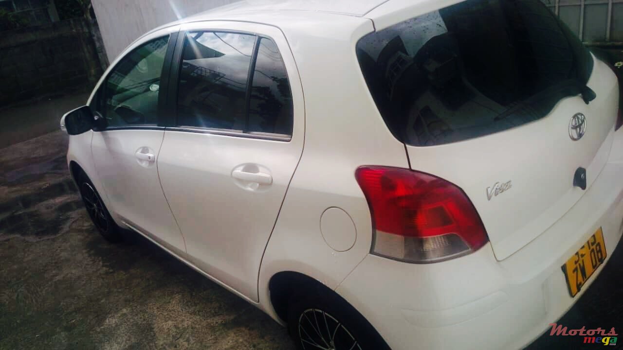 2008' Toyota Vitz photo #4