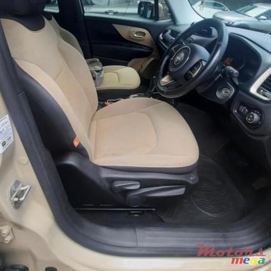 2018' Jeep Renegade photo #5