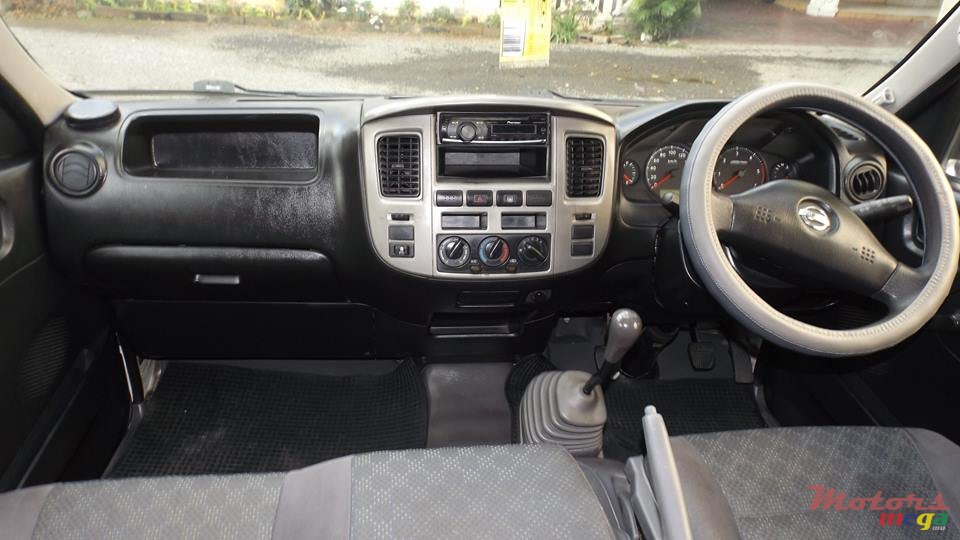 2008' Nissan Urvan photo #5