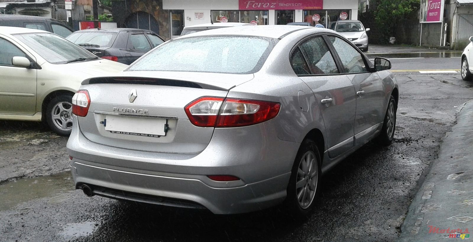 2011' Renault Fluence photo #2