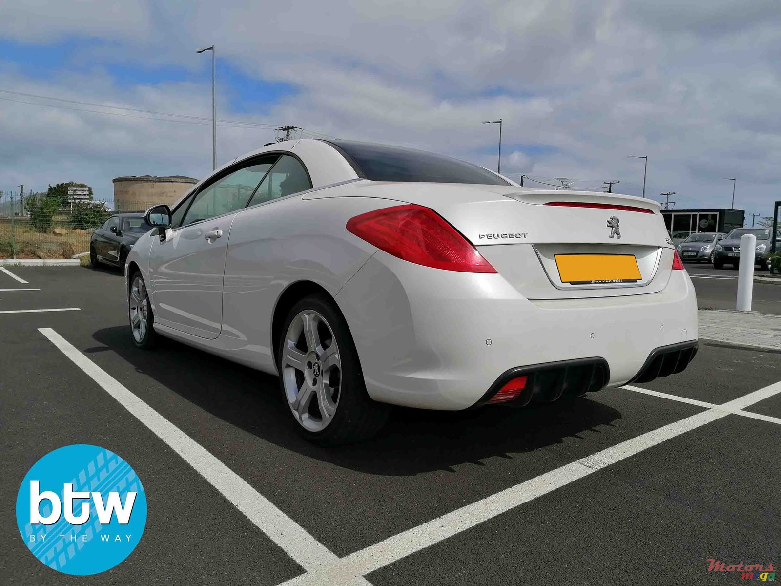 2014' Peugeot 308 cc photo #2