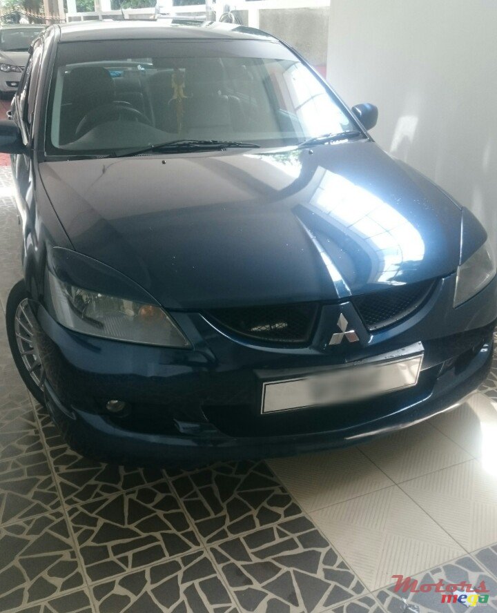 2004' Mitsubishi Lancer photo #1